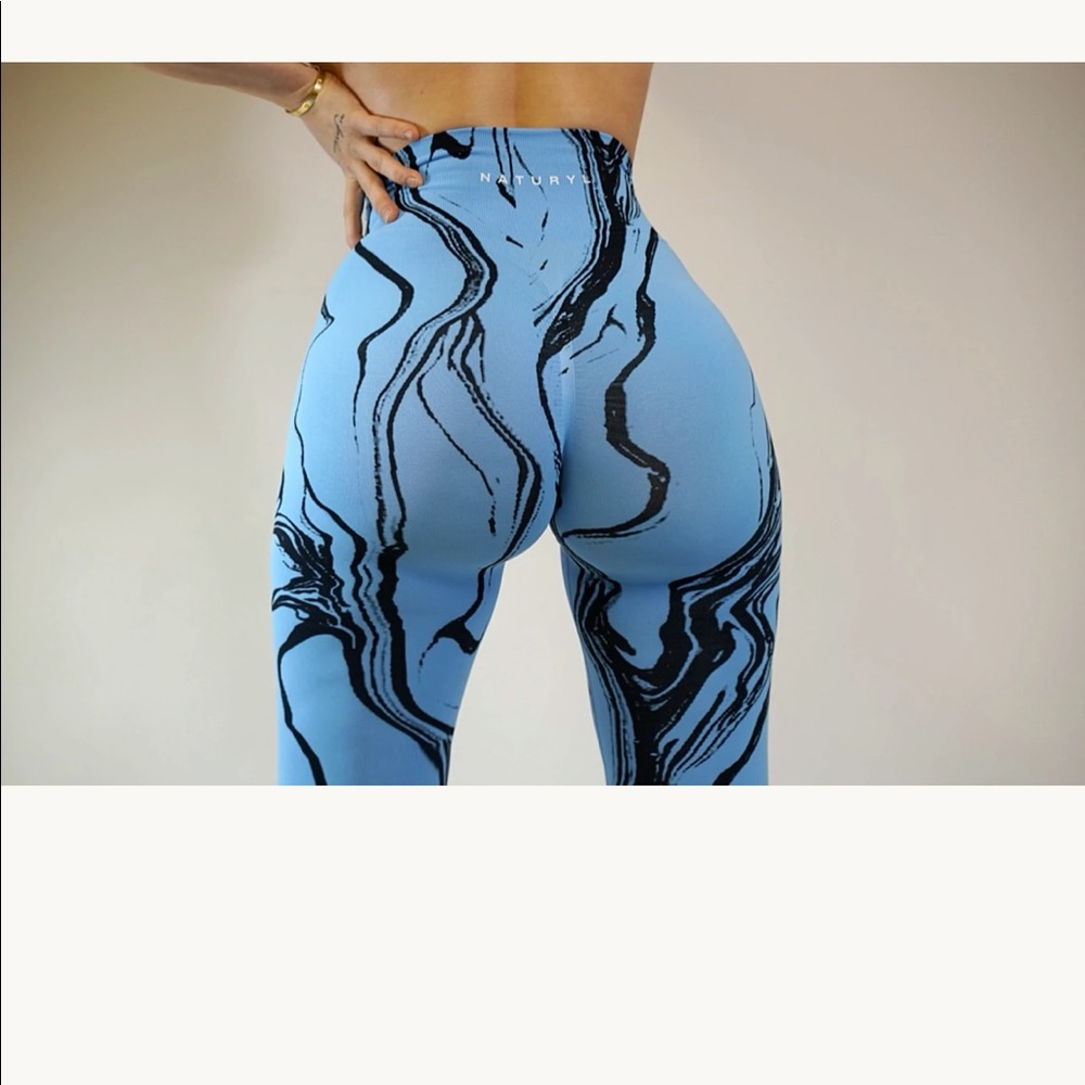 Naturyl Graphic Leggings